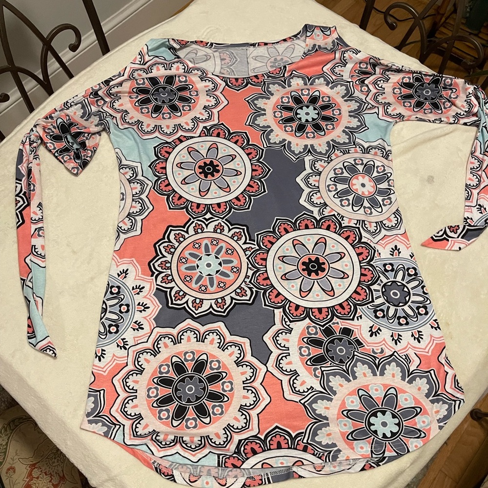 Multi-color dress with open shoulders. Size XL